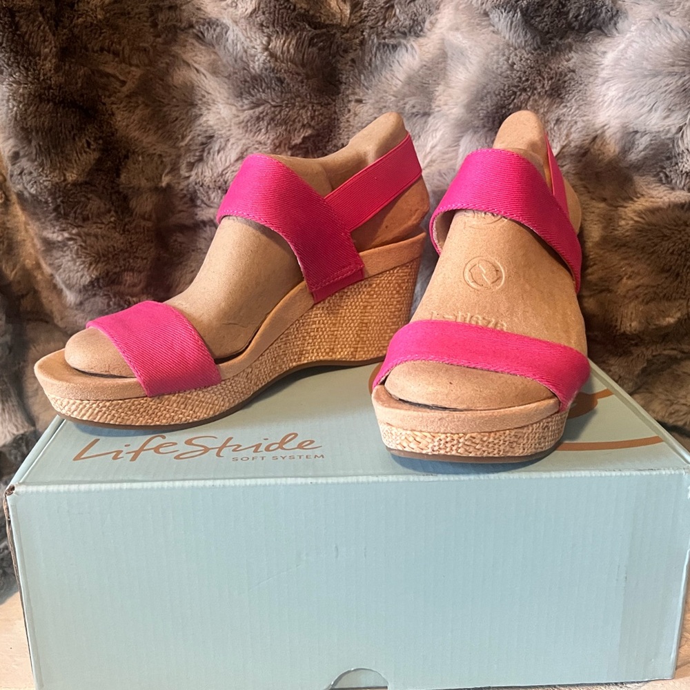 New! Life Stride wedge sandals